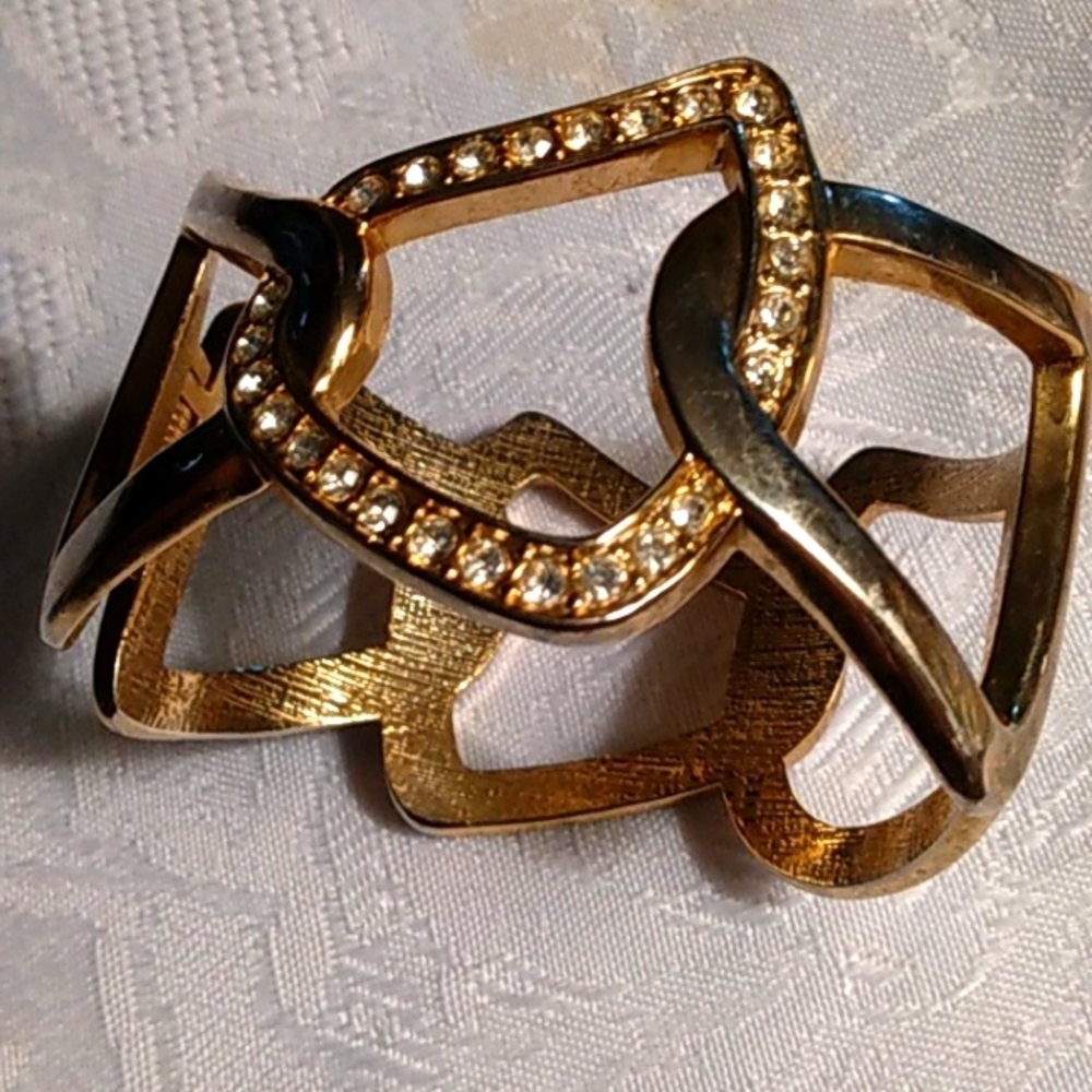 ( Any 2 for $12 )Goldtone rinestone bracelet